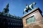 Politikerne på Christiansborg forbereder sig på et efterårsvalg. 