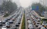 Beijing holdes til dagligt i et hårdt greb af luftforurening på grund af en hastigt voksende vognpark. 