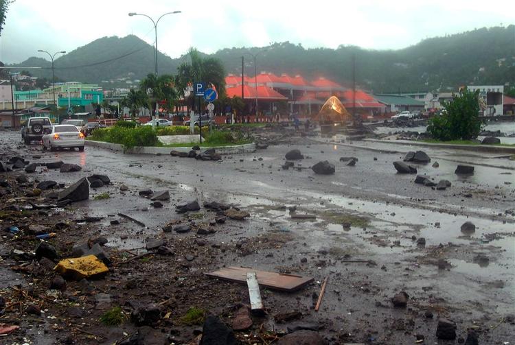 Foto af Deans hærgen på St. Lucia undervejs mod Jamaica. 