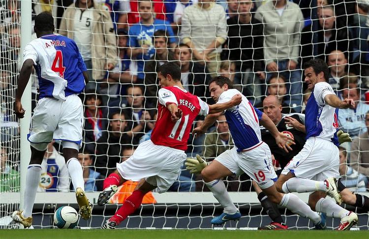Hollandske van Persie bringer Arsenal foran. 