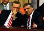 Om igen. Regeringschefen Recep Tayyip Erdogan (tv) må konstatere, at regeringens kandidat til præsidentposten Abdullah Gül (th) i dag ikke fik stemmer nok. 