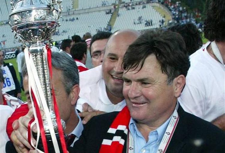 I 2004 hentede José Antonio Camacho den første titel til Benfica i ni år. 