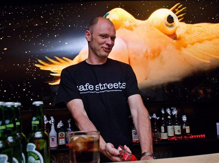 Rusts direktør Lars Orlamundt har før måttet kæmpe for at få gæsterne tilbage til Rust efter en lukning. Sidst var efter skudepisoden i maj 2005. 