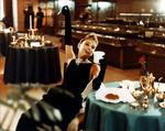 Audrey Hepburn i den lille sorte, der efter filmen ’Breakfast at Tiffanys’ fik ikon-status. Foto fra filmen 