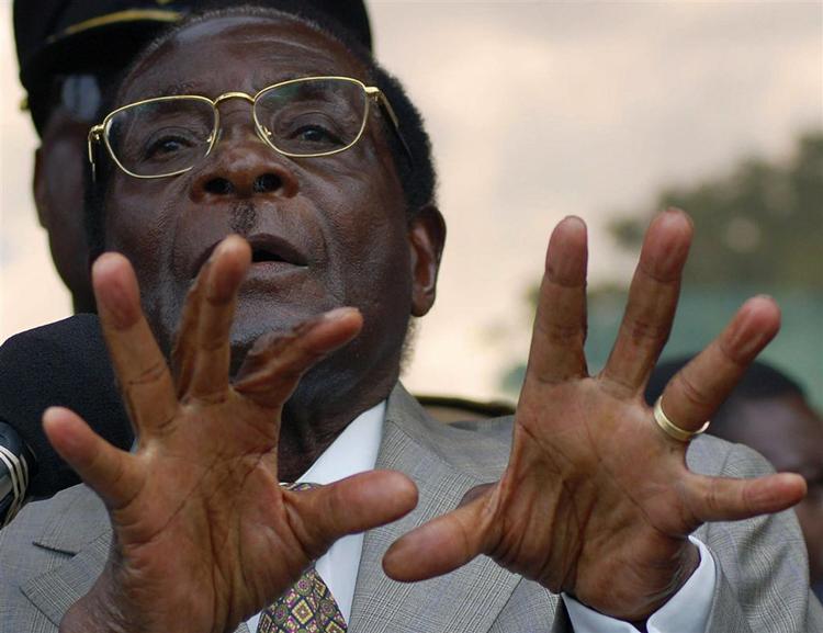 Præsident Robert Mugabe har ikke nogen heldig hånd med sit lands økonomi. 