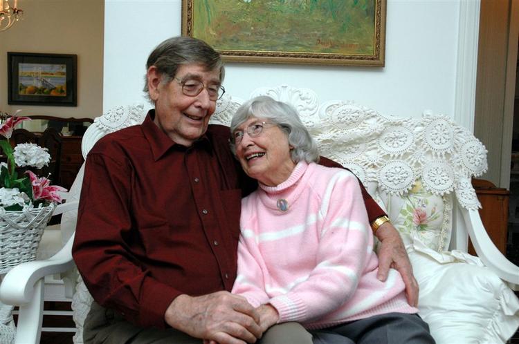 Roy and Muriel Etter blev gift som 81-årige i 2004 - 63 år efter, at de forlod den samme skoleklasse. 