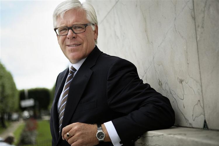 Flemming Lindeløv trækker sig øjeblikkeligt fra sin post som formand for medicinalselskabet Lundbeck. 