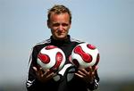 Landstræner, Kenneth Heiner-Møller, glæder sig over, at adgangen til OL med Englands udelukkelse er blevet lidt lettere for det danske kvindelandshold i fodbold. 