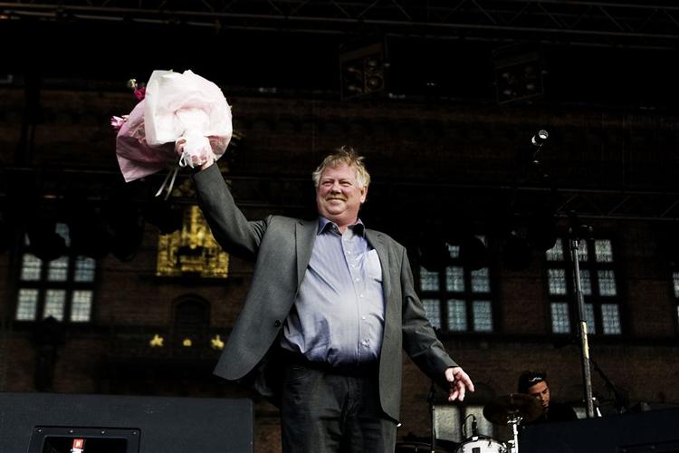 'Årets Laks 2007' - John Andersen bliver her hyldet på Rådhuspladsen. 