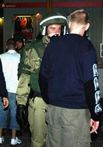 Under en byfest i Mügeln i Tyskland måtte politiet gribe ind, efter otte indiske mænd var blevet overfaldet. 