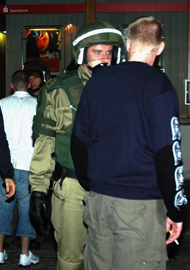 Under en byfest i Mügeln i Tyskland måtte politiet gribe ind, efter otte indiske mænd var blevet overfaldet. 