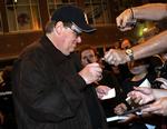 Det er stadig masser af billetter til arrangementet med Michael Moore og dermed mulighed for at sikre sig en autograf fra den Bush-kritiske filmmager. 