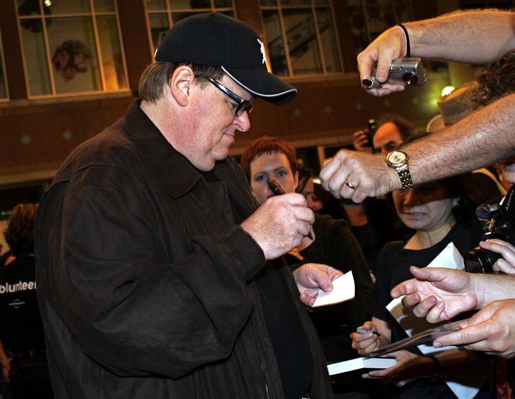 Det er stadig masser af billetter til arrangementet med Michael Moore og dermed mulighed for at sikre sig en autograf fra den Bush-kritiske filmmager. 
