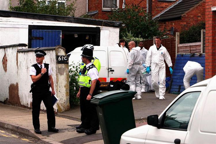 Politiet i Liverpool må starte forfra i opklaringsarbejdet af drabet på den 11-årige Rhys Jones. 
