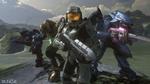 I 'Halo'-spillene er man den genetisk optimerede supersoldat Master Chief (midten), der i ægte science fiction-stil skal bruge et bredt arsenal af våben for at redde menneskeheden og galaksen mod to racer af rumvæsner. Ansigtet af Master Chief ser man aldrig, for det meste af spillet går med at se actionen fra hans øjne i førstepersons-perspektiv. 