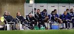 Brøndbys trænerbænk under kampen mod Horsens, der ophidsede en gruppe fans usædvanlig meget. Det er formand Per Bjerreggard nummer to fra venstre. 