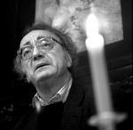 Alfred Brendel har tillagt sig spøjse vaner de senere år, men hans klaverspil er stadig knivskarpt. Her ses han i København i 2004. 