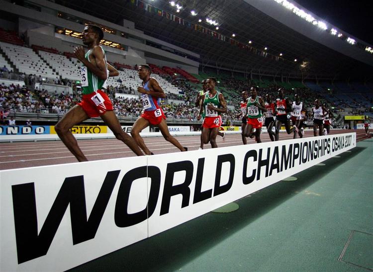 10.000-meter-feltet på en af 25 omgange i Osaka. 