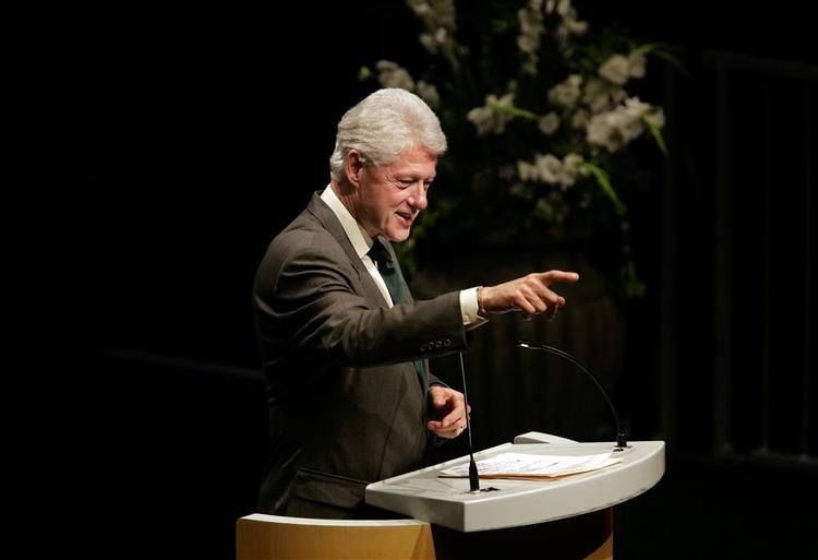 Bill Clinton på talerstolen, da han besøgte Århus sammen med Kofi Annan. 