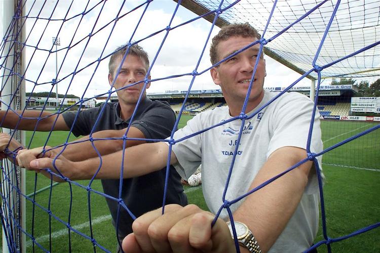 Jensen'erne Henrik og John 'Faxe' har kørt flere parløb: De har spillet adskillige kampe sammen på Brøndbys førstehold. De har været modstandere som trænere i henholdsvis Køge og Herfølge, og nu tager Henrik Jensen fat på sin anden periode som assistenttræner i Brøndby - en funktion John 'Faxe' havde indtil forrige sæson. 