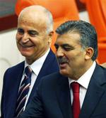 Til høje i billedet ses Tyrkiets nye kontroversielle præsident, Abdullah Gül. 