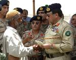 Her taler Musharraf med en civil borger. Men senest har samtaler med Benazir Bhutto ført til en alliance i den kommende valgkamp. 