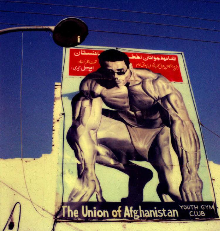 'Afghan Muscles' handler om den afghanske bodybuilder Hamir Shirzai og hans forsøg på at genrejse familiens ære, efter at landets bodybuilderhold inklusive hans bror og onkel faldt ned med et fly i 1992. Foto fra filmen 