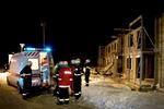 Arbejdsulykker - som denne fra Skanderborg, hvor to mænd faldt fem meter ned efter en sammenstyrtning - straffes for mildt. 3F og Enhedslisten mener, at bøderne til virksomheder, der ikke overholder arbejdsmiljøregler, skal sættes i vejret. 
