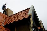 Når der går en håndværker på taget af en ejendom uden sikkerhedshjelm og uden sikkerhedsrækværk, så er det ikke kun arbejdsgiveren, der begår en fejl. Det gør medarbejderen også, siger beskæftigelsesminister Claus Hjort Frederiksen, der samtidig afviser, at bøder er midlet til at nedbringe antallet af arbejdsulykker. 