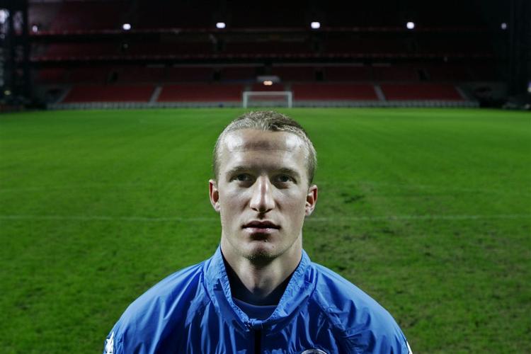 Den norske landsholdsspiller Brede Hangeland kan snart være fortid i FC København. Flere engelske klubber menes at have skærpet deres interesse i forsvarsklippen. 