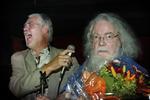 Arnvid Meyer (th) modtager Ben Webster ærespris i 2003. 
