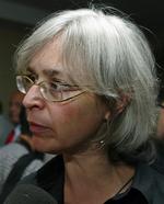 Avisen, hvor Anna Politkovskaja arbejdede indtil hun blev dræbt i oktober sidste år, har fået beslaglagt seks computere af det russiske politi. 