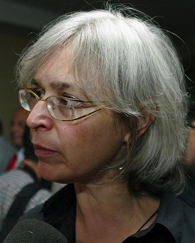 Avisen, hvor Anna Politkovskaja arbejdede indtil hun blev dræbt i oktober sidste år, har fået beslaglagt seks computere af det russiske politi. 