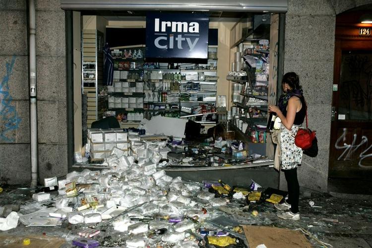 En Irma på Nørrebro er blevet raseret under urolighederne. 