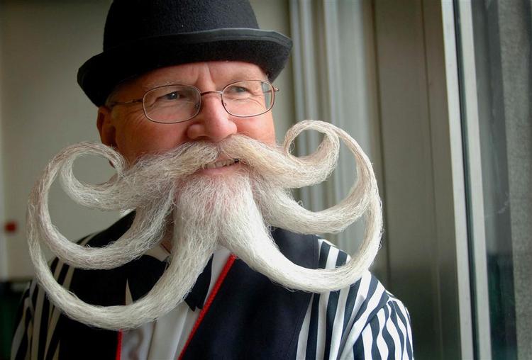 Et på flere måder hårrejsende eksempel på et skæg kreeret af tyskeren Willi Chevalier. 
