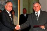 Tvillingeparret Kaczynski står i spidsen for Polen. Det er præsidenten til venstre og regeringschefen til højre. 