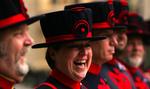 Moira Cameron er som den første kvinde sat til at bevogte Tower of London. 