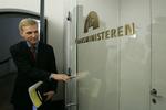 Kristian Thulesen Dahl på vej ind til forhandlingerne i Finansministeriet. 