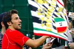 Juventus' Alessandro Del Piero skriver autografer på en træningslejr forud for den italienske fodboldsæson. 