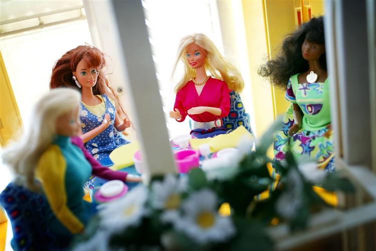 Barbie-dukkerne må sandsyneligvis undvære møblerne til deres næste teselskab. 