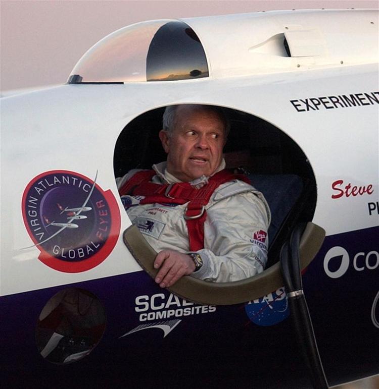 Steve Fossett blev sidst set i et en-motorsfly i Nevada. Nu er han meldt savnet. 