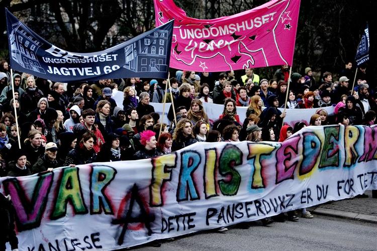 Tilhængerne af Ungdomshuset afslutter  torsdag en aktionsuge med demonstrationer fra 69 forskellige steder. Politiet forventer dog en forholdsvis rolig dag, selvom modstanderne af urolighederne på Nørrebro også har varslet en demonstration. 