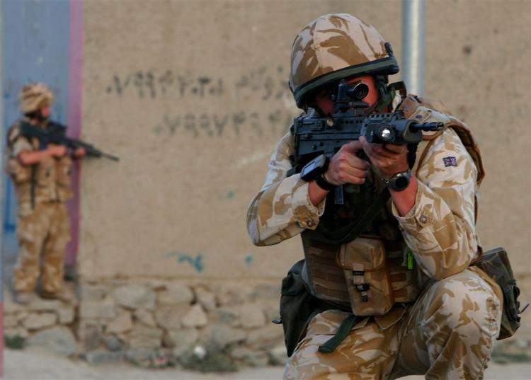 Britiske soldater på patrulje i Afghanistan. 