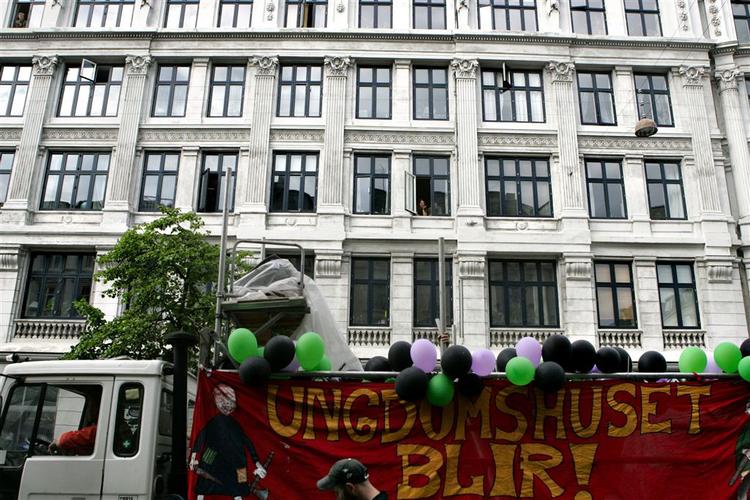 Nørrebro ruster sig til dagens demonstration for Ungdomshuset (arkivfoto). 