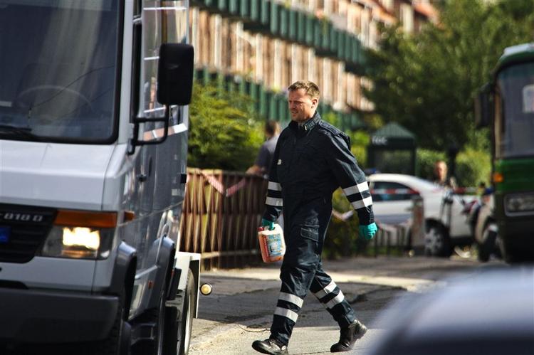 Det var angiveligt flasker med afløbsrens, der fik politi og sprængstofeksperter til at rykke ud. 
