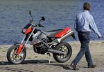 BMW G 650 Xmoto er lidt spartansk, men  underholdende. 