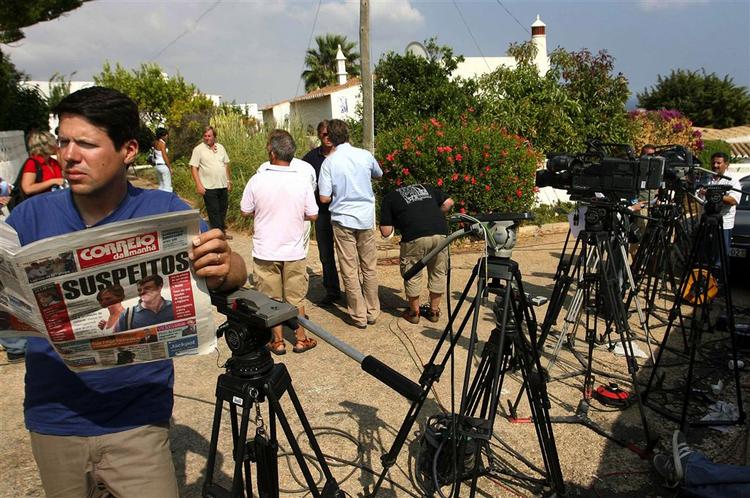 Presseopbudet foran McCanns feriebolig i Praia da Luz har været enormt. Nu er de på vej mod deres hjem i Rothley Leicestershire. 