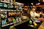Priserne på fødevarer og drikkevarer er steget med 1,7 procent, altså 0,6 procent over gennemsnittet, men de kraftige stigninger på mejeriprodukter og kornprodukter, som har været forudsagt, er ikke indtruffet. 