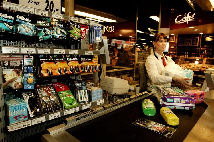 Priserne på fødevarer og drikkevarer er steget med 1,7 procent, altså 0,6 procent over gennemsnittet, men de kraftige stigninger på mejeriprodukter og kornprodukter, som har været forudsagt, er ikke indtruffet. 