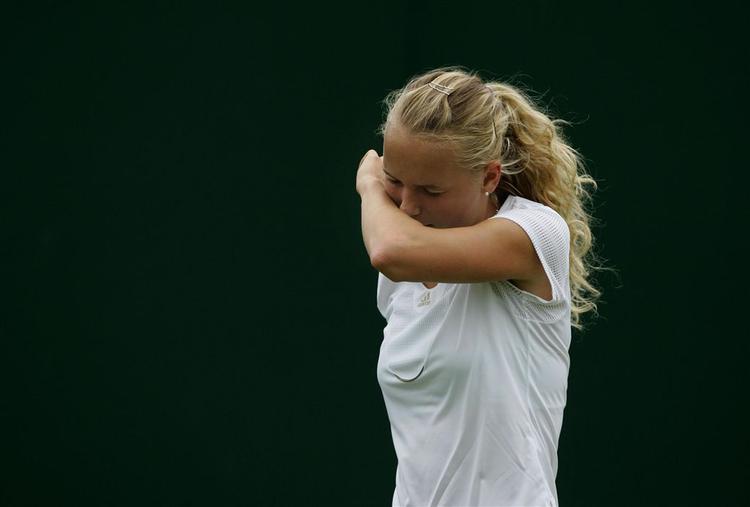 Trods 6-1-sejr i første sæt tabte Caroline Wozniacki sin første runde-kamp på Bali. 